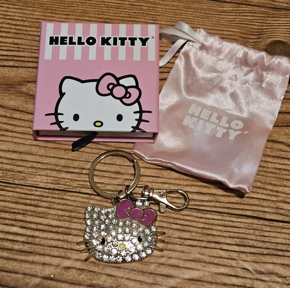 Hello Kitty Rhinestone Keychain & Pouch - Picture 2 of 7